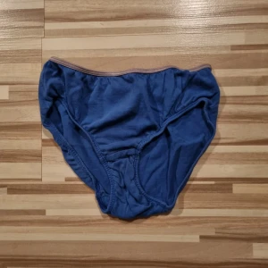 Flicktrosor - 2 st Flicktrosor i begagnad skick.