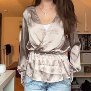 Gullig rosa/beige blus som knappt kommer till användning. 💕