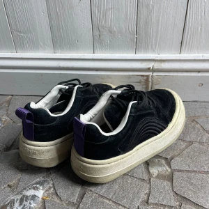 Eytys stl 37 - Säljer mina svinsnygga eytys pga kommer ej till användning längre… superbra skick! Dom är dock lite smutsiga men går nog bra att putsa till dom lite bara 🥰🤞🏽 nypris 2200 men säljer för 1000kr, och priset kan absolut diskuteras!