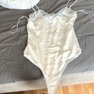 Vit body  - Helt ny ifrån Zara 