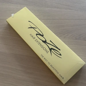 Extensions från poze 60 cm 120 g - Aldrig använda extensions i färgen Sandy brown från poze. Väldigt fin kvalitet, nypris 2200kr