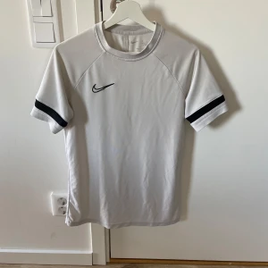 Nike tränings t-shirt  - Bra skick