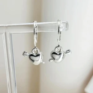 Handjorda örängen - Handgjorda örhängen●Följ :@ekjewelryofficial🤲 ● 💎Material- plastik ●Örhängeskrokar -rostfritt stål. Nickel fri. Längd -2cm.