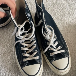 Converse  - Jätte snygga converse i väldigt bra skick! Supernice nu till hösten🙌🏼