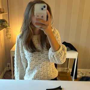 Virkad tröja  - Säljer en super fin virkad tröja från lindex i storlek XS. Den är nästan aldrig använd och har inga defekter. Hör av er vid frågor 💗