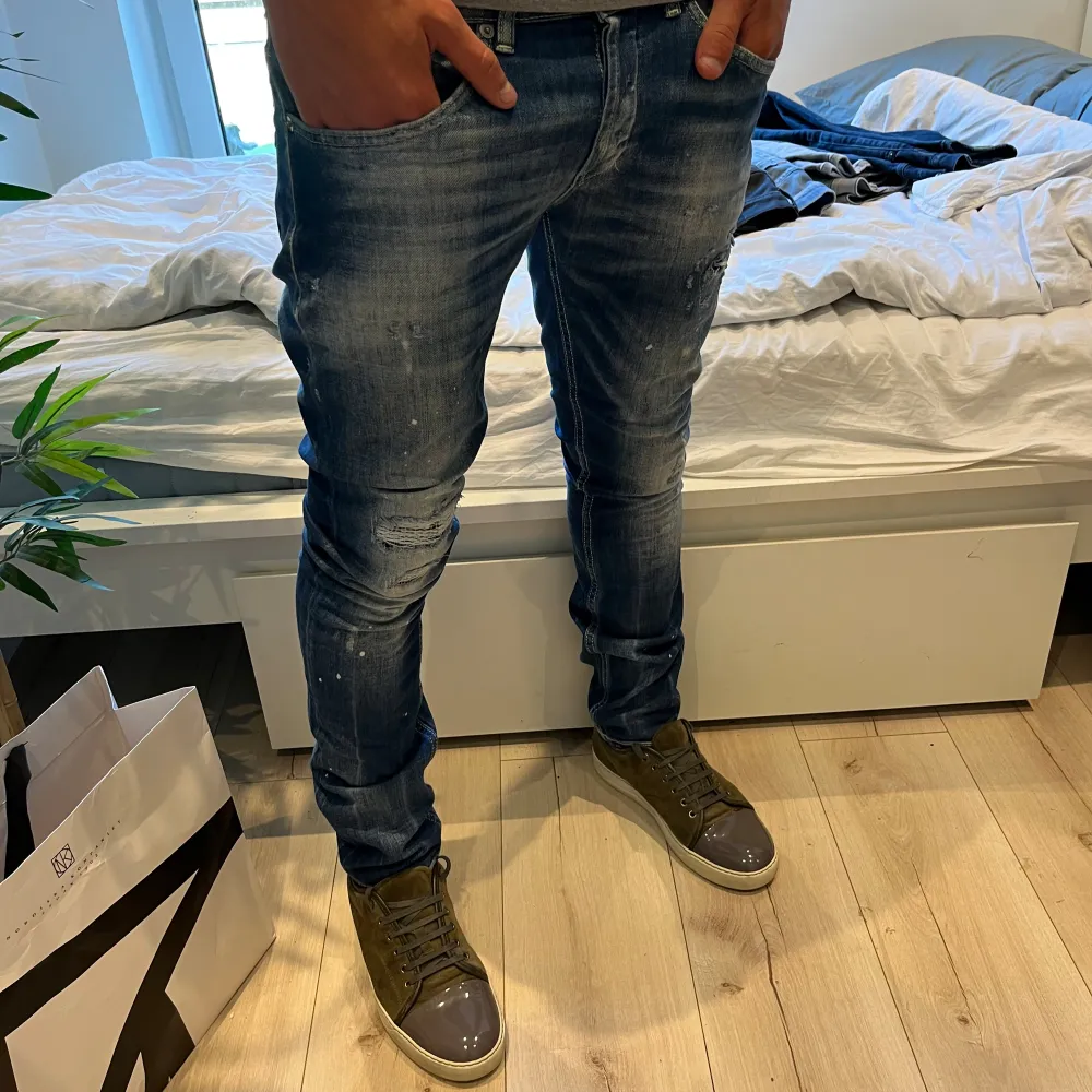 Marknadens fetaste jeans. Hej, säljer nu dessa dondup jeansen. Storlek 31. Skick 10/10. Ny pris = 4500:-. Säljas för 1499:-.. Jeans & Byxor.