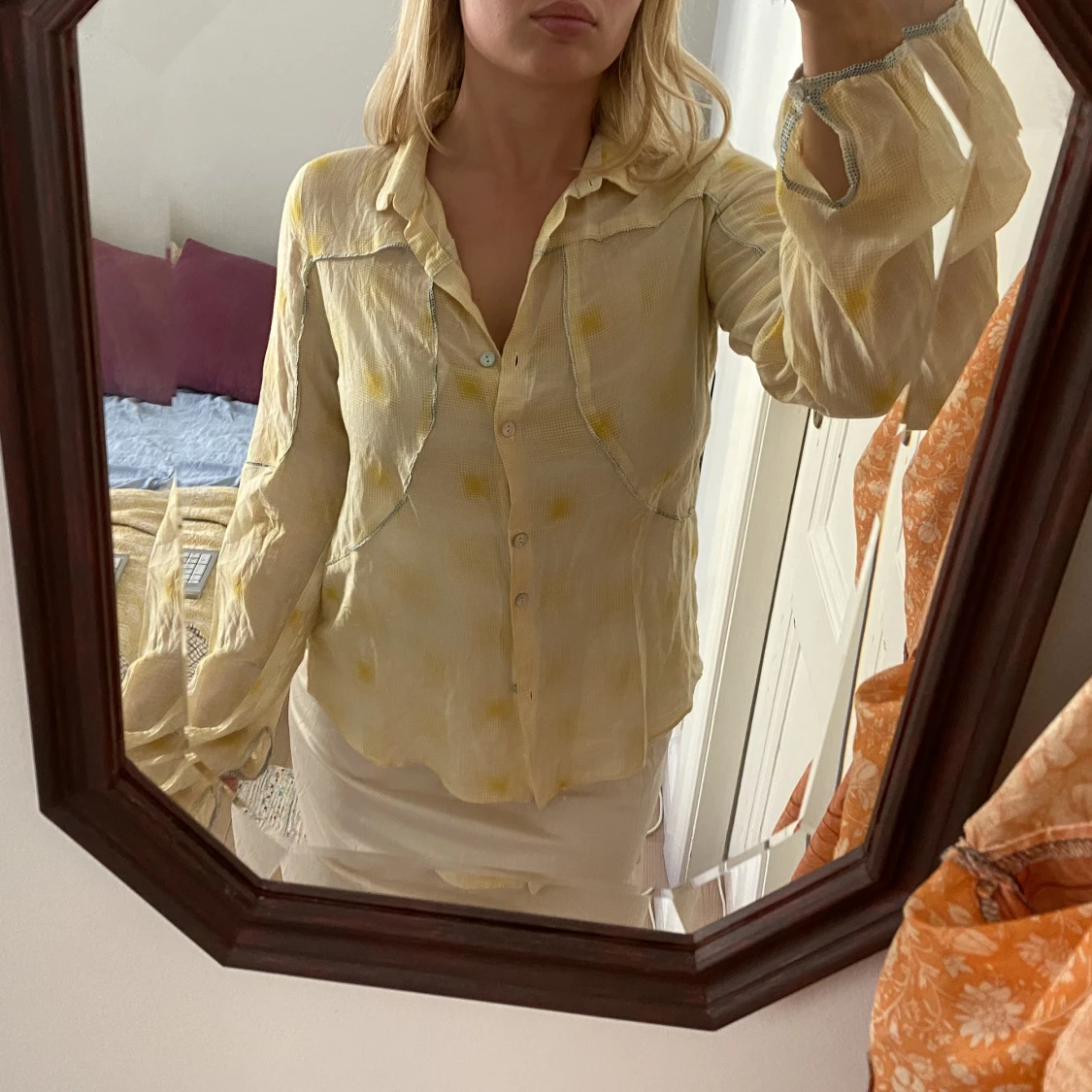 Ljusgul tunn skjorta 