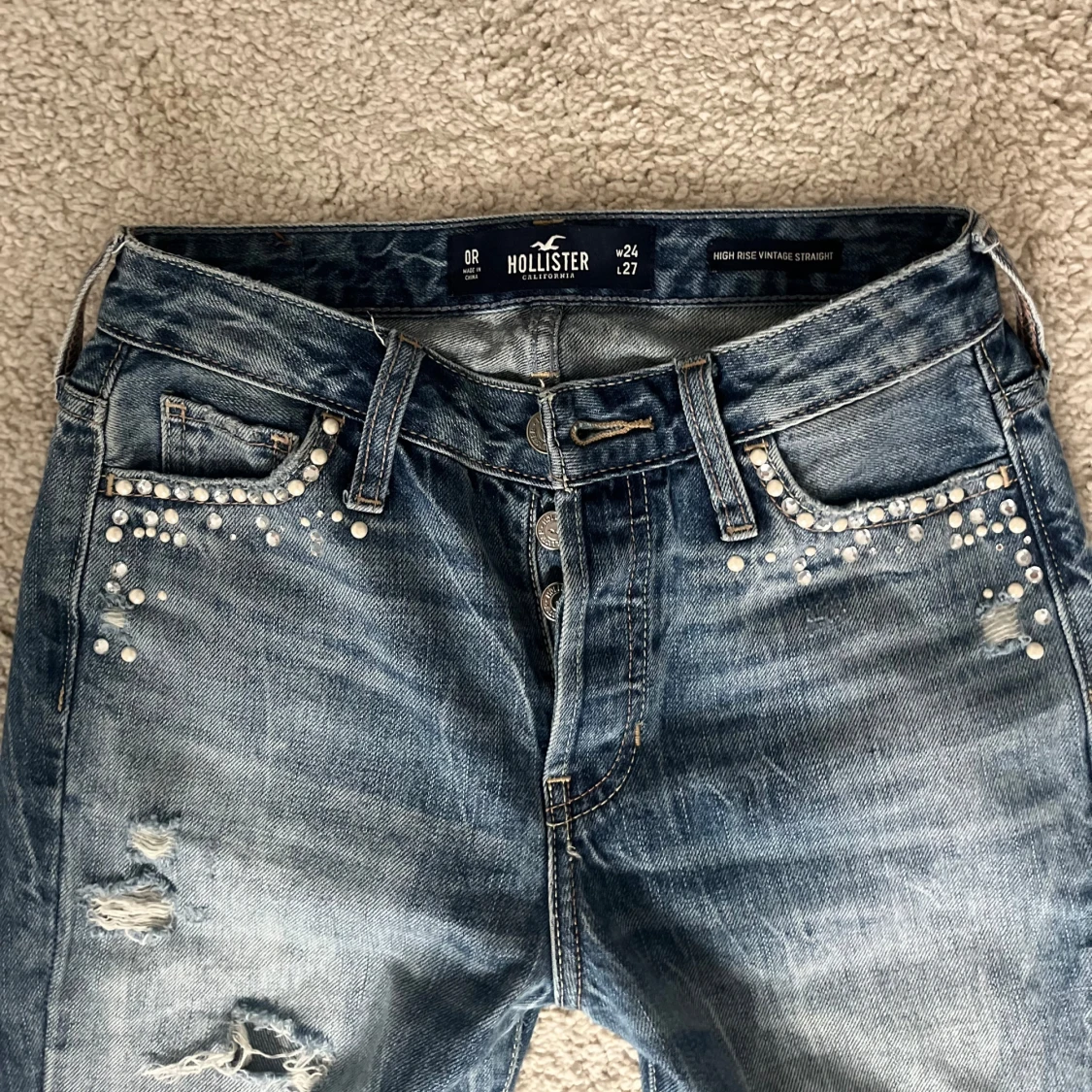 Hollister jeans med hål - 90