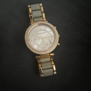Michael kors - Helt ny funkar som den ska men ingen batteri i.