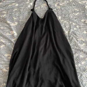 Klänning - En jätte fint strand klänning som jag aldrig använt så sen är i jätte bra skick.