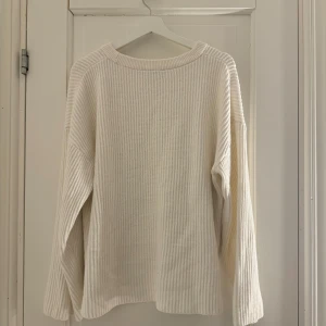 Jättefin oversized tröja  - Är som ny då jag bara använt den några få gånger. Väldigt fin