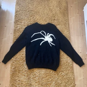 Spider knit sweater - använd 1-2 gånger, storlek M