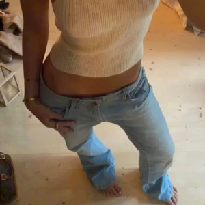 Lågmidjade jeans - SUPERSNYGGA verkligen!! Tryck gärna köp nu 💕💕storlek 27/32. Midjemått: 38, Innerbenslängden: 78