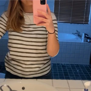 Långärmad tröja - Säljer en fin långärmad randig tröja