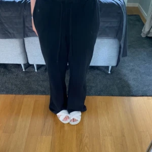 Mysbyxor från Zara  - Bra skick, lite noppriga