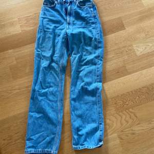 Modell Rowe extra high straight jeans, storlek 23/30, bra skick, använda fåtal gånger 