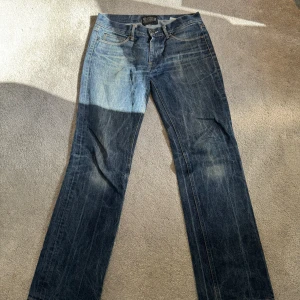 Acne Studios jeans  - Säljer ett par riktigt snygga Acne studios jeans, bra skick och sparsamt använd!  Cod 9/10