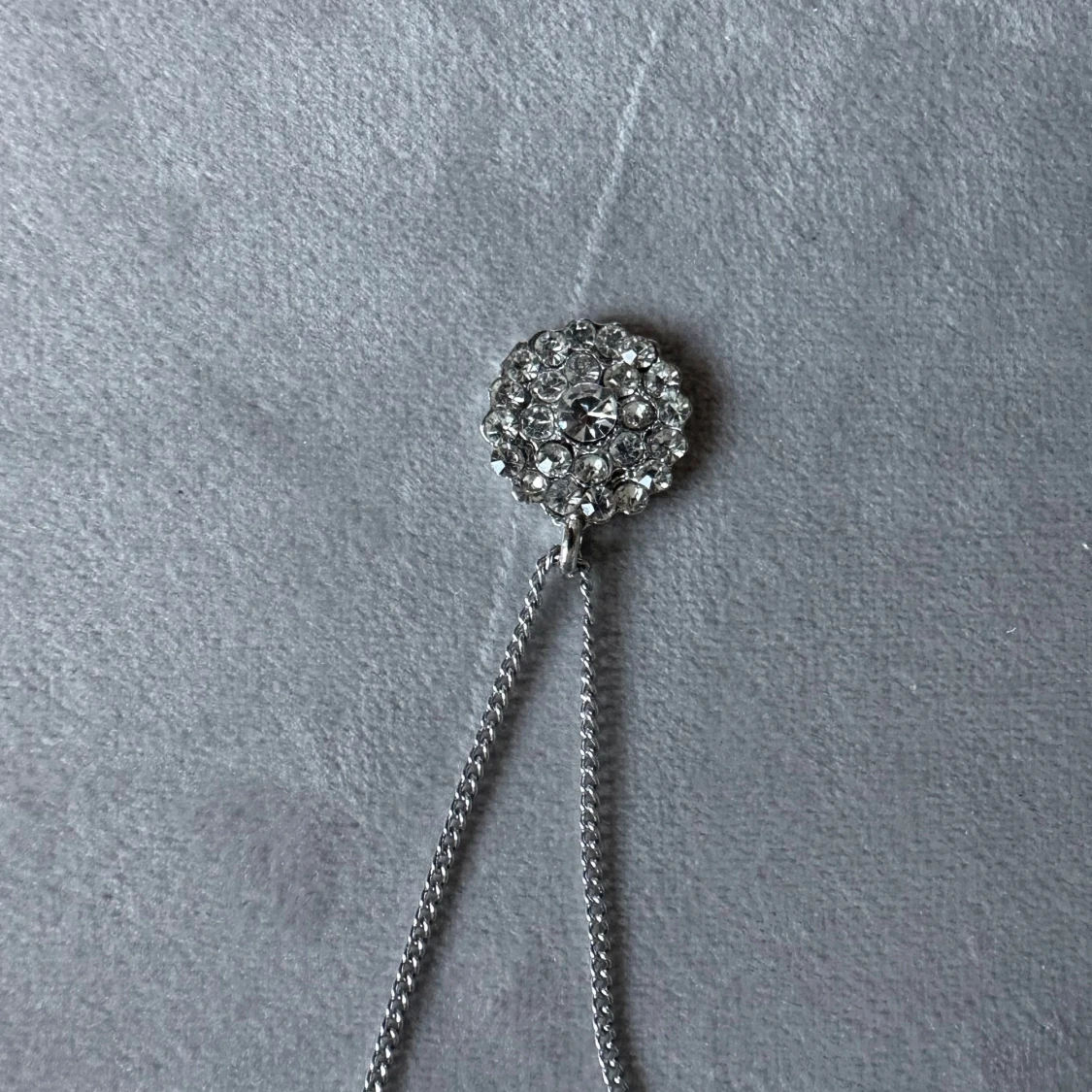 Silverhalsband med glittrig berlock - 91