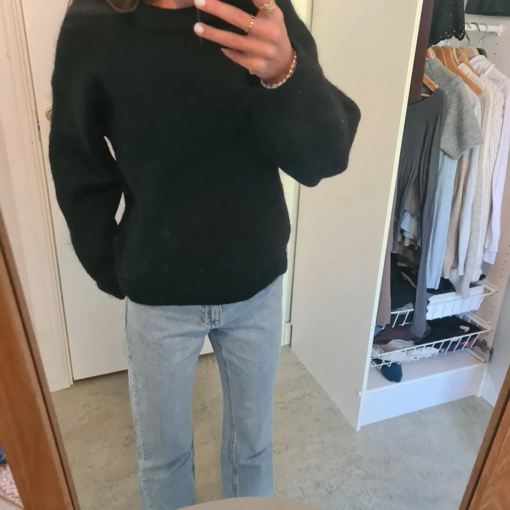 Säljer ett par ljusblå jeans i bra skick. De har hög midja och raka ben, bara använda två eller tre gånger. pris kan diskuteras!. Jeans & Byxor.