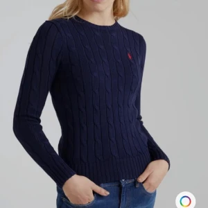Tröja  - Säljer denna tröjan från ralph lauren!! Så mysig, kommer inte till nån användning. Säljer för billigt pris