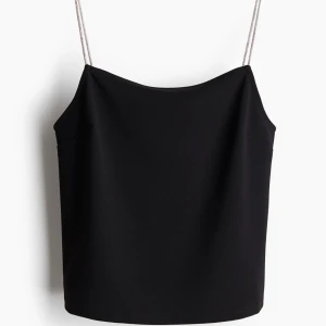 Svart topp med glitter band  - Snygg svart axelbandslös topp med tunna axelband. Perfekt för nyår eller liknande. Helt slutsåld på hemsidan! Skicka om fler bilder!💘