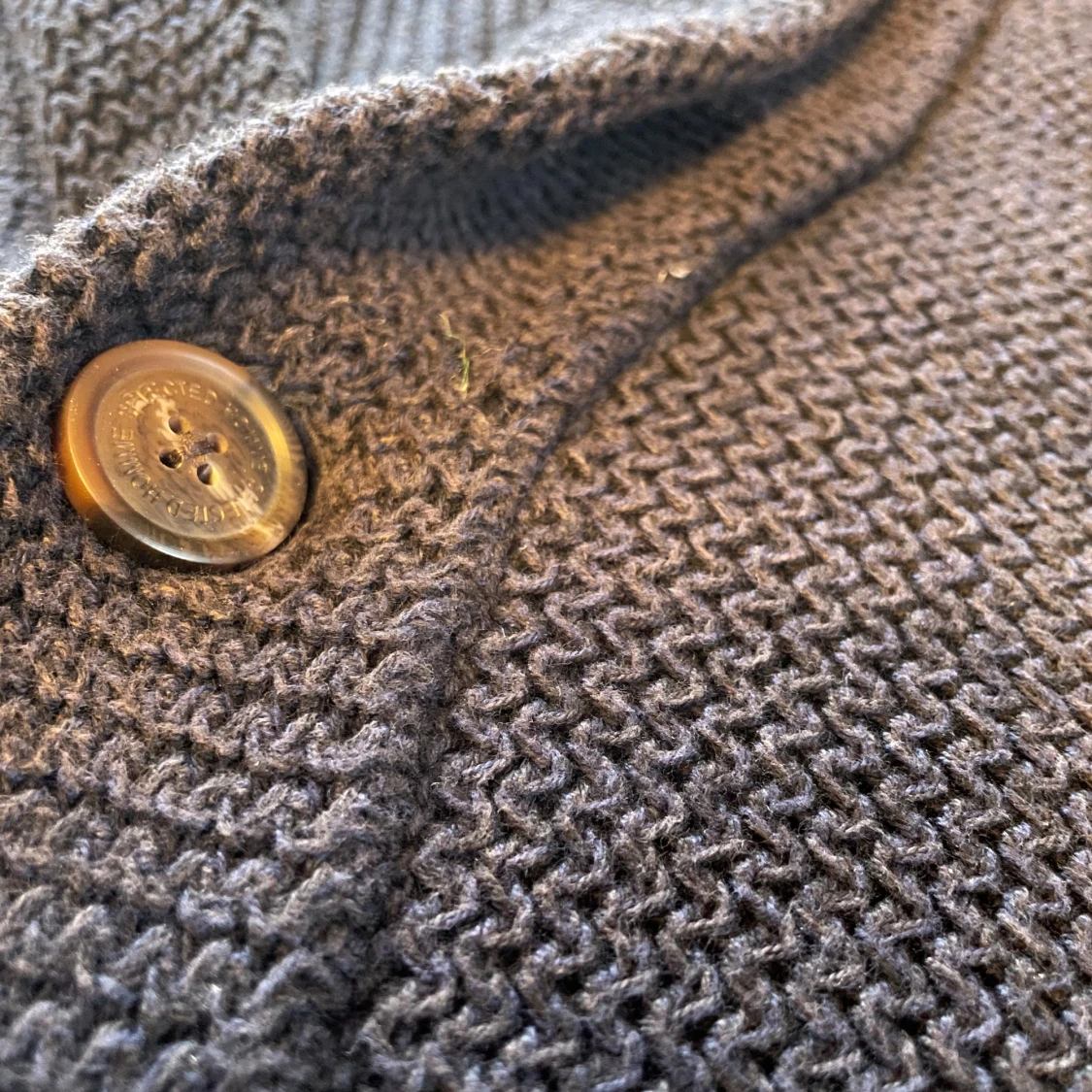 Mörkblå stickad kofta med knappar - 3