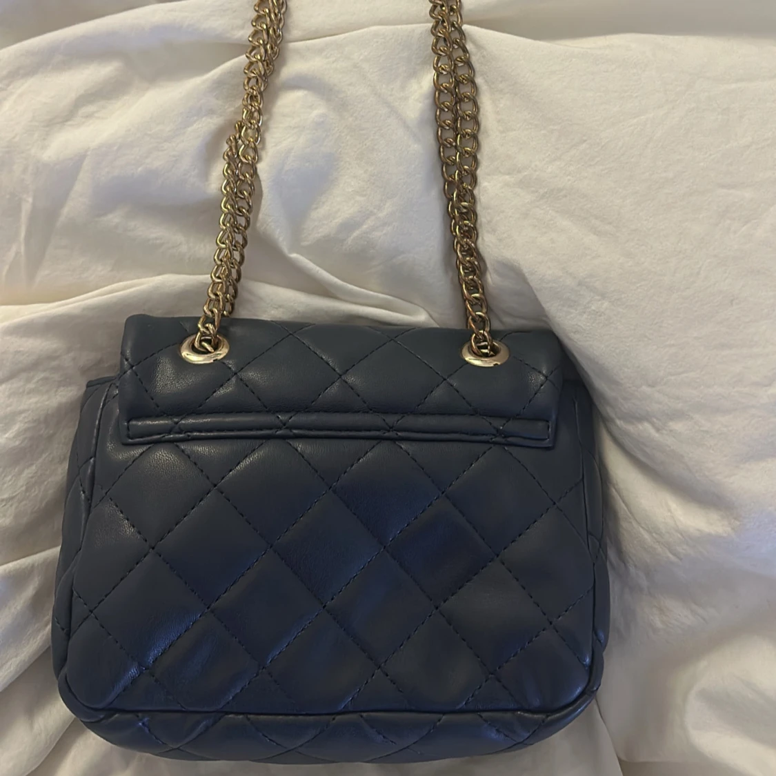 Marinblå quiltad axelväska från Valentino - 1