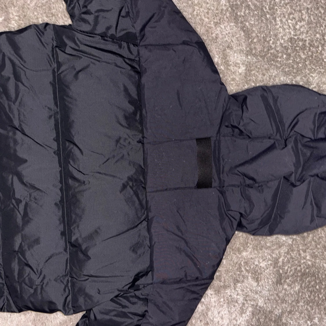 Svart dunjacka från Sail Racing  - 4