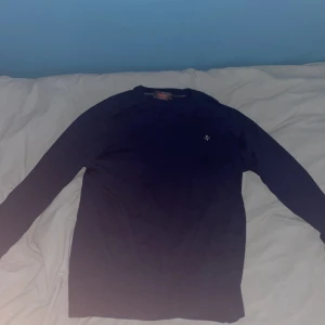 Morris tröja  - Morris tröja i merino ull. Storlek L. Skick 9/10 inga defekter sparsamt använd. Skriv gärna om ni har funderingar 