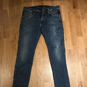 Replay anbass jeans - Replay anbass jeans i storlek.    W31/L32 i använt skick 