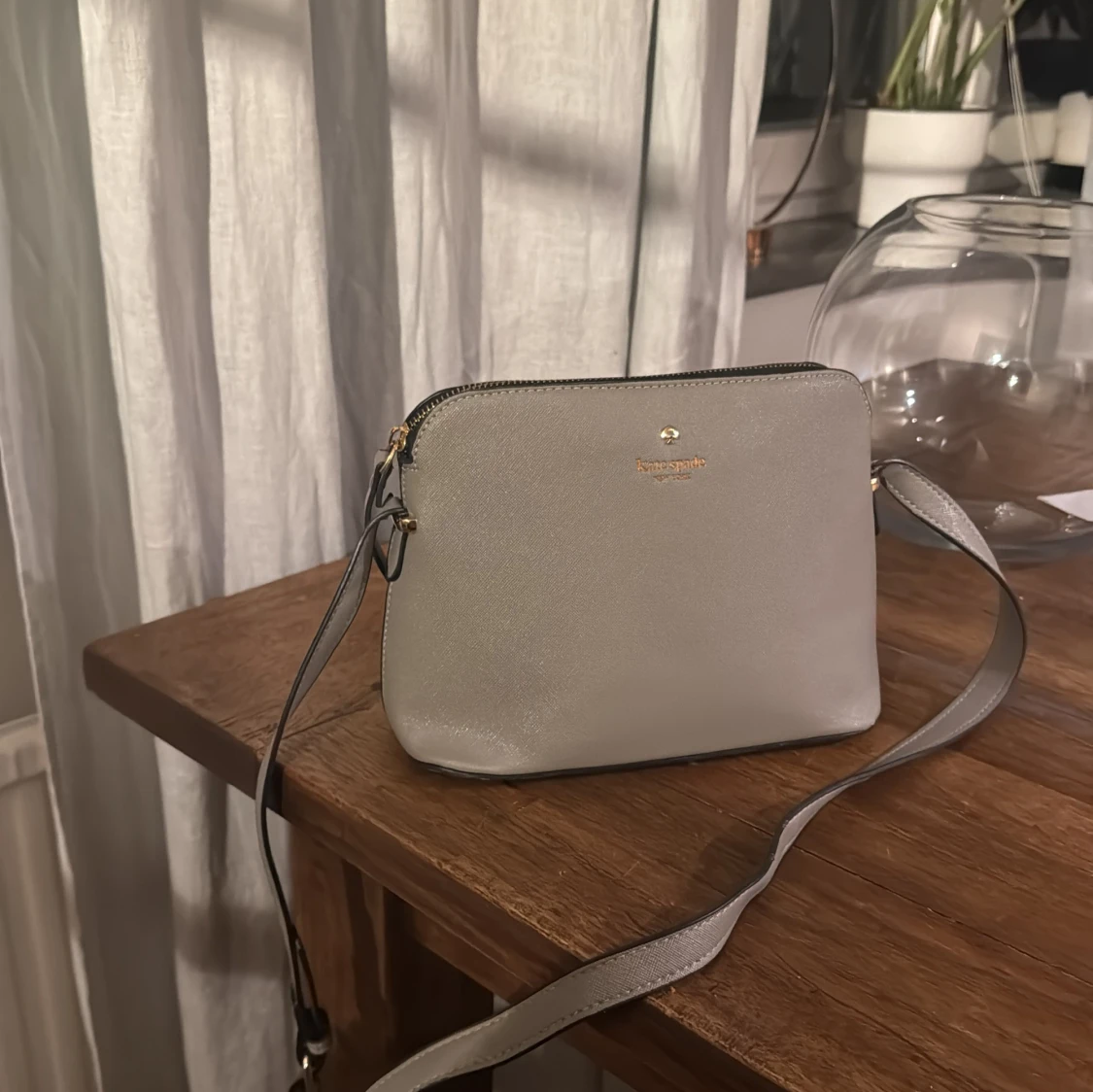 Grå axelväska från Kate Spade - 2