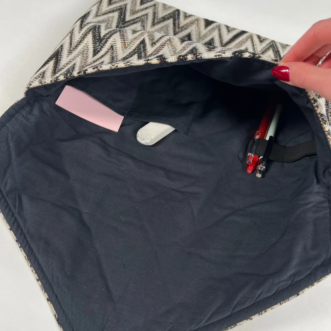 Zickzack-mönstrad datorfodral - 2