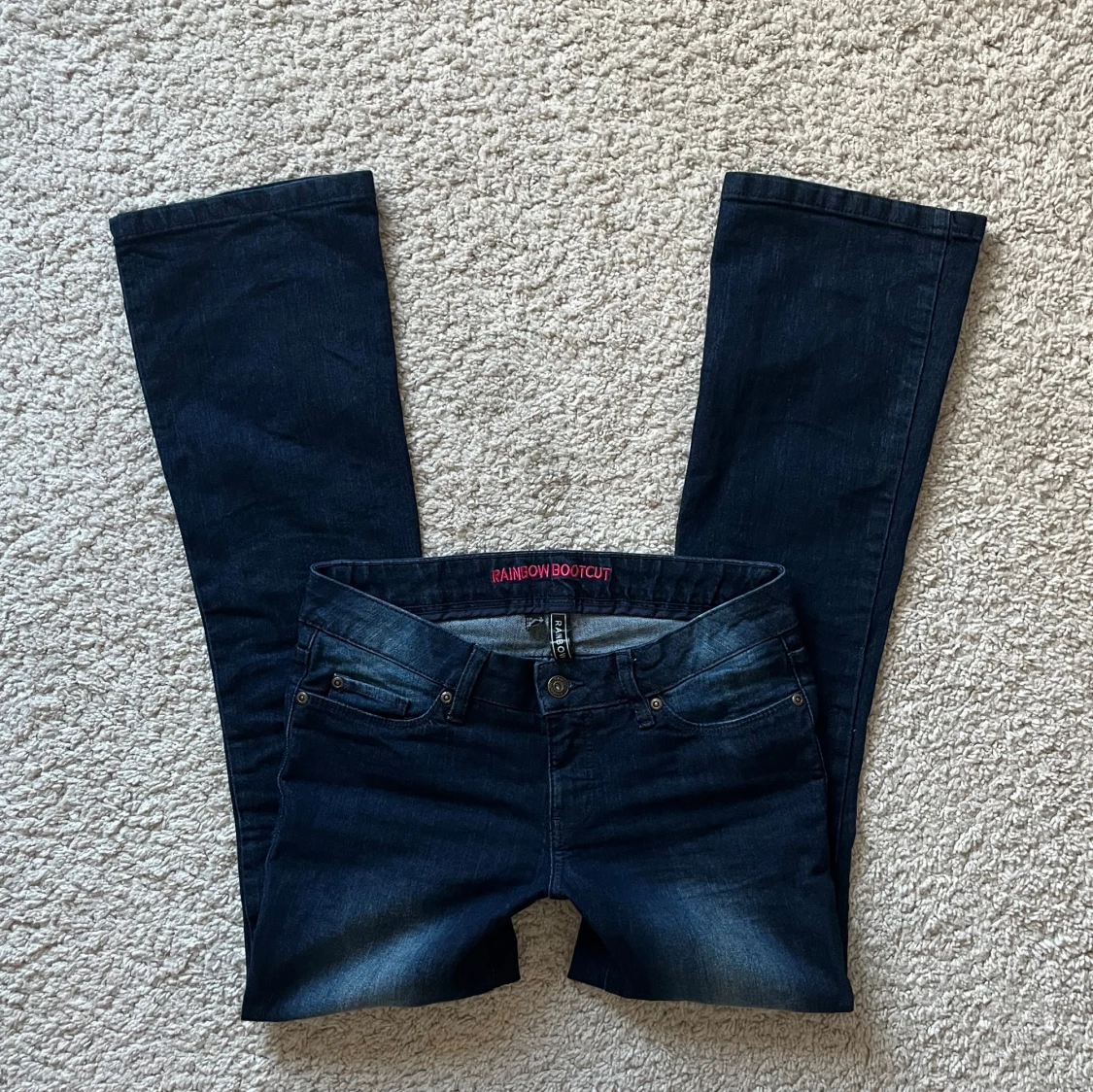 Mörkblå bootcut jeans