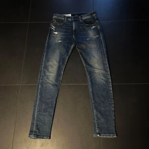Diesel jeans - Tjena säljer nu dessa riktigt feta och ovanliga diesel jeans. Passform 30/32 Model Slim fit. Har du nån fråga är det bara att skicka 🤗👍🏼