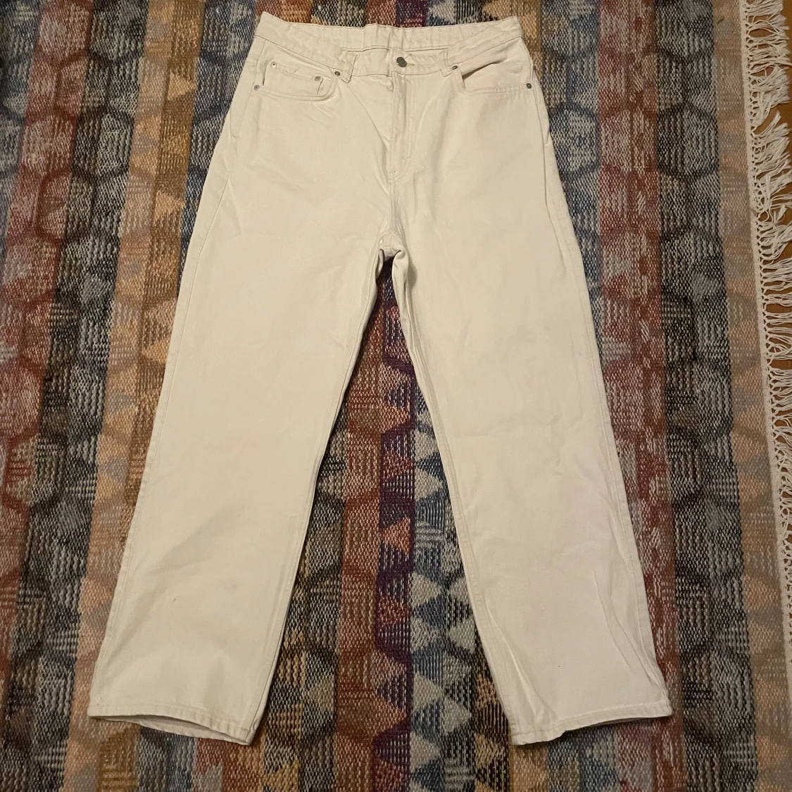 Vita jeansbyxor från Weekday