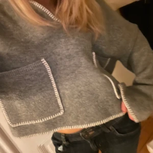 Grå stickad tröja med fickor - Stickad tröja från zara strl S. 