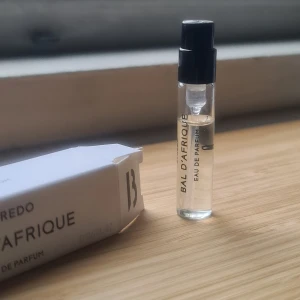 Byredo Bal d'Afrique 2ml sample - Provad några gånger, mängd kvar som på bilden. Köpt december 2024.
