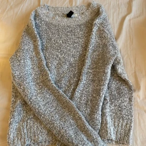 Stickad tröja  - En jätte skön med kortare stickad tröja 