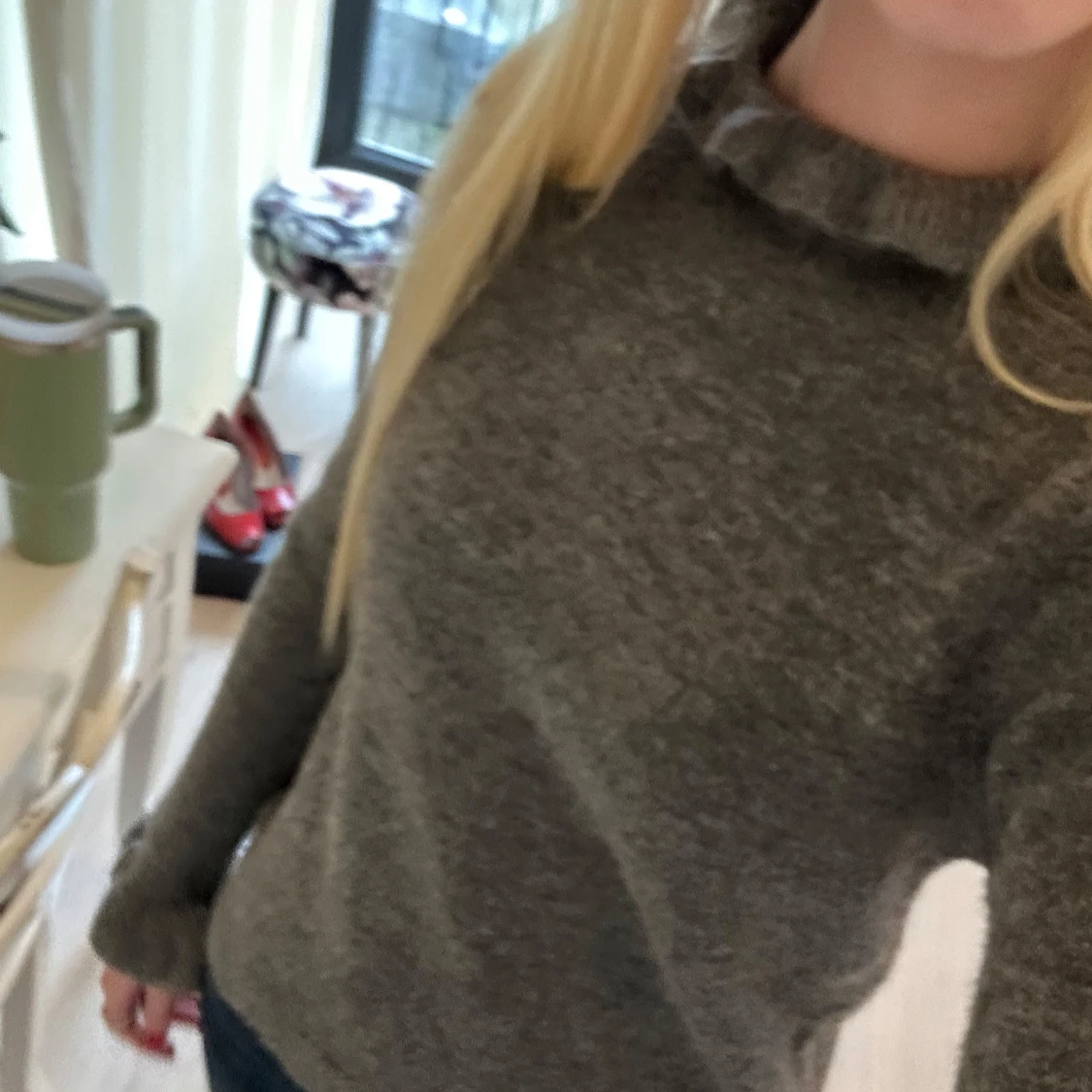 Grå stickad tröja - 2