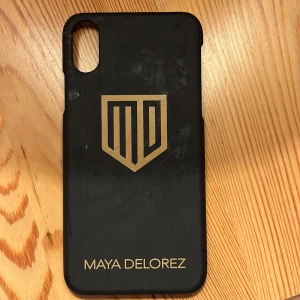 Svart Maya Delorez mobilskal💗 - Mobilskal från Maya Delorez. Tvättas noga innan det skickas!💗(kan sänka priset om det behövs!💗)