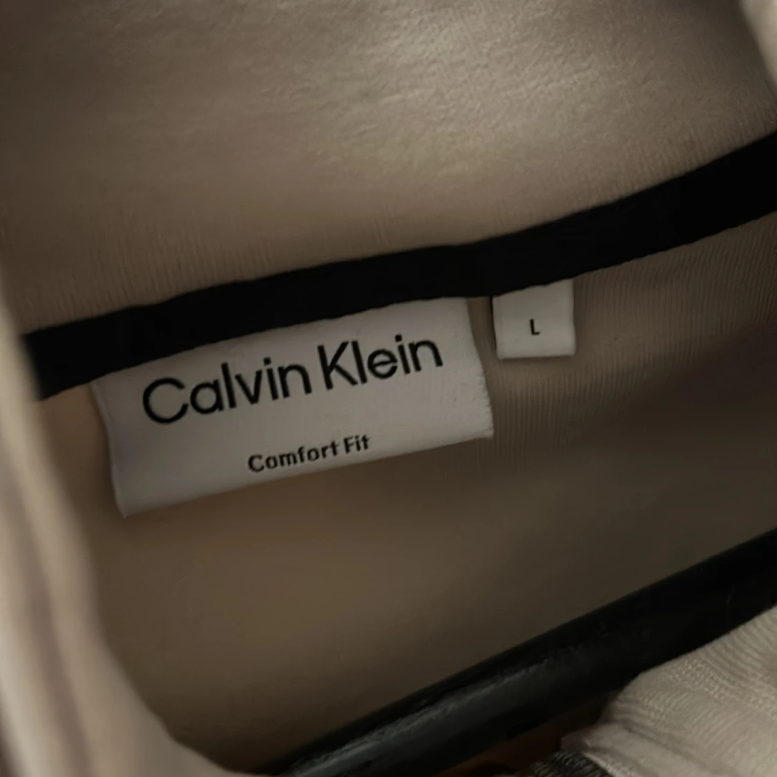Beige tröja från Calvin Klein - 2