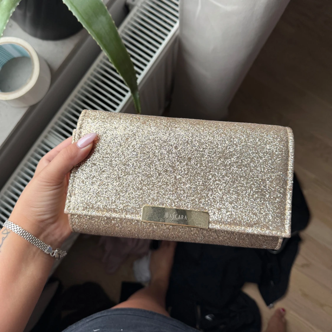 Glittrig guld CLUTCH