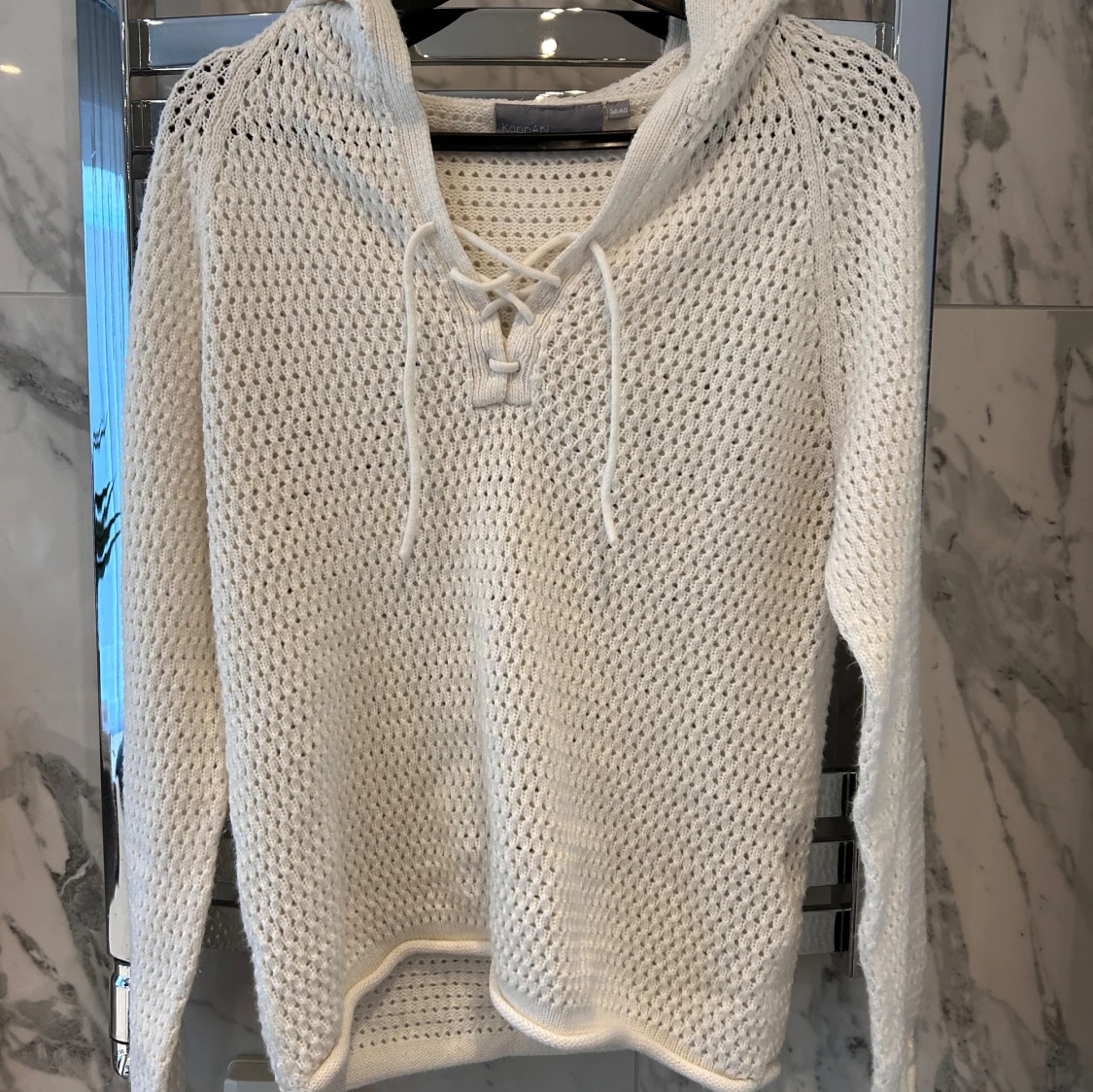 Vit stickad hoodie  - 1