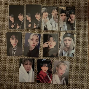 Stray Kids Photocards - Stray Kids photocards. Första bilden är från HOP-albumet, SKZHOP ver. (Röd baksida) HIPTAPE Limited ver. (Blå baksida) och Accordion ver. (Grå baksida). Den nedre raden är POBs, Felix' är dock från ATE. Har även många trading cards från HOP limited ver som jag säljer eller byter. De flesta korten är 50-70kr/st. Erbjuder paketpris vid köp av flera