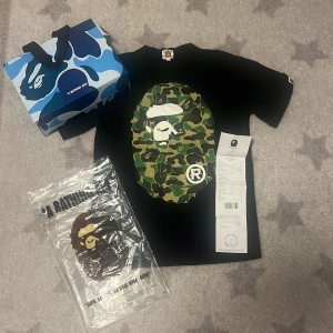 Bape t-shirt - I väldigt fint skick!! Nästan helt ny  Köpt i Dubai på Dubai mall