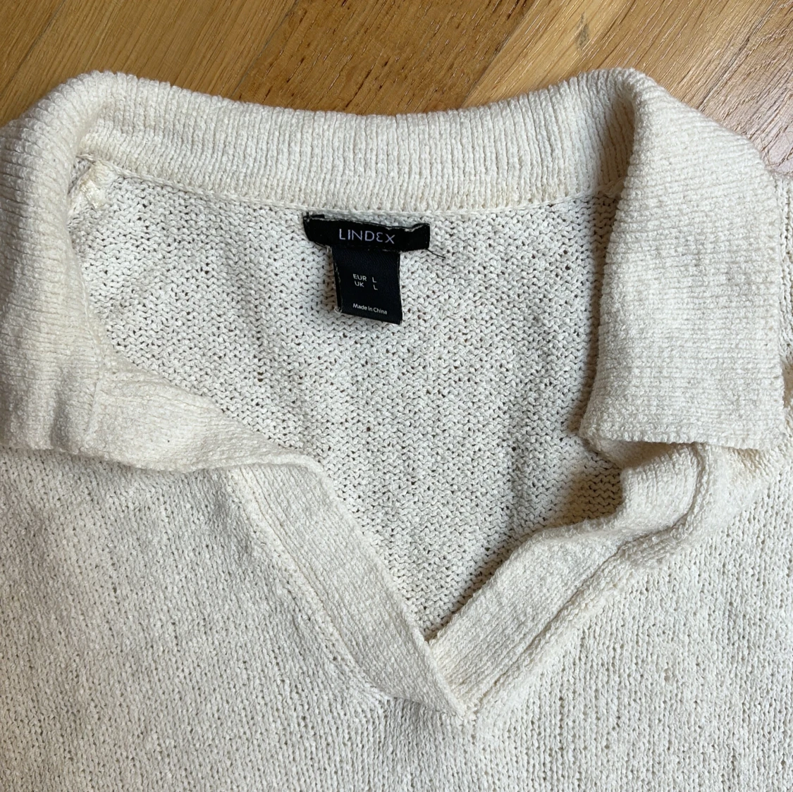 Piké tröja för kvinna, vit, Lindex. Storlek L. Krage.  - 91