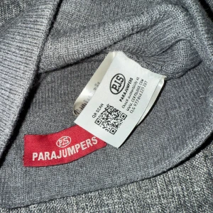 Parajumpers Mössa - Säljer denna mössa då den inte används längre alls. Använd lite mindre än 1 vinter inte