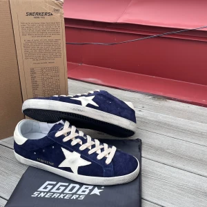 Golden Goose Navy - Tvärgoa ggdb sneakers i färgen navy blue. Helt nya (k0p10r) Storlek: 41 Skriv vid frågor! 😊
