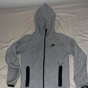 Nike tech fleece, Storlek S - Väldig bra skick, max använt 2-3 gånger
