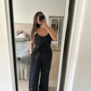 Jumpsuit H&M Svart Storlek Small 